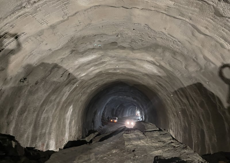 [VIDEO/FOTO] Pogledajte proboj zadnjeg tunela na pristupnim cestama Pelješkom mostu: 'Uvjeti su bili teški, kvaliteta stijena je loša'
