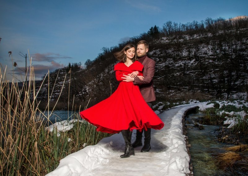 [FOTO, VIDEO] Ljubavni 'portret' Zvjezdana Ružića: Pijanist na magičnim Plitvicama uglazbio sudbonosni susret