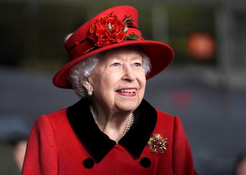 Kraljica Elizabeta zbog bolova u leđima ne ide na komemoraciju