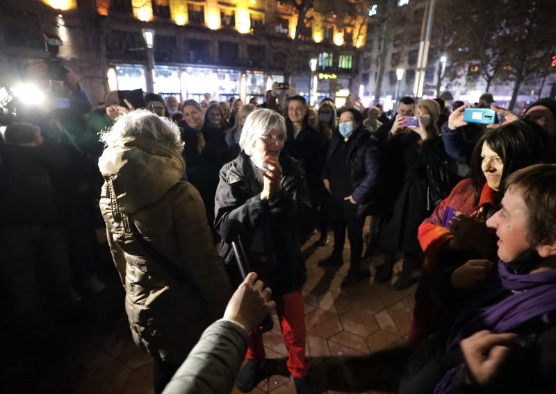 Prosvjed u srcu Beograda zbog murala Ratku Mladiću: 'Mi smo taoci jednog nenormalnog i bolesnog režima'