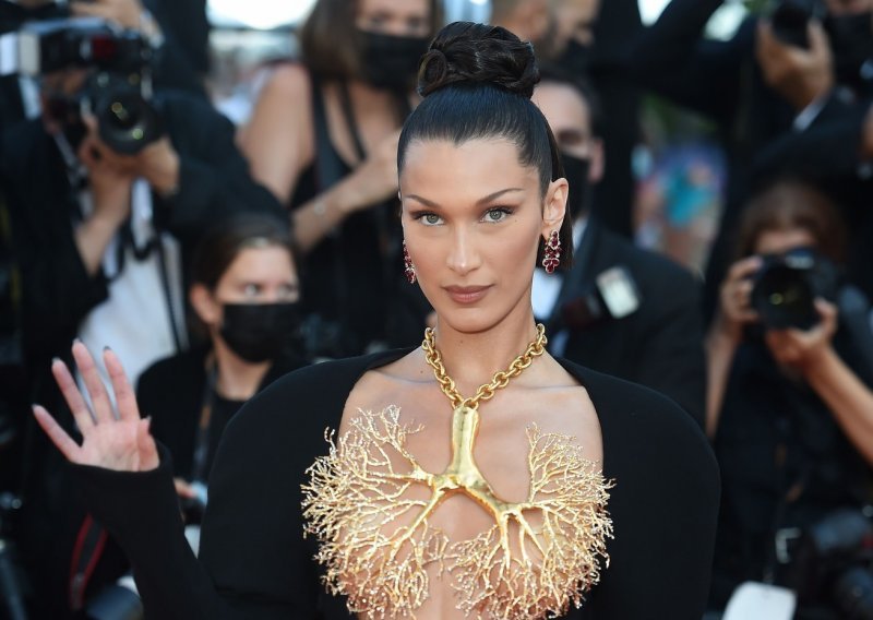 Bella Hadid ogolila dušu i progovorila o svojoj dugogodišnjoj borbi: 'Ponekad je sve što morate čuti to da niste sami'