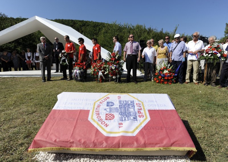 Braća Žužul obnovila partizanski spomenik