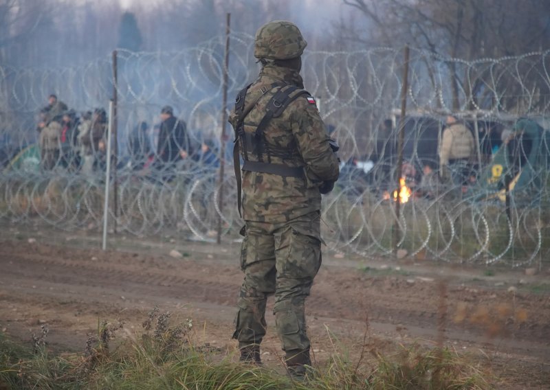 Poljsku granicu s Bjelorusijom migranti su samo u listopadu pokušali prijeći 17.000 puta