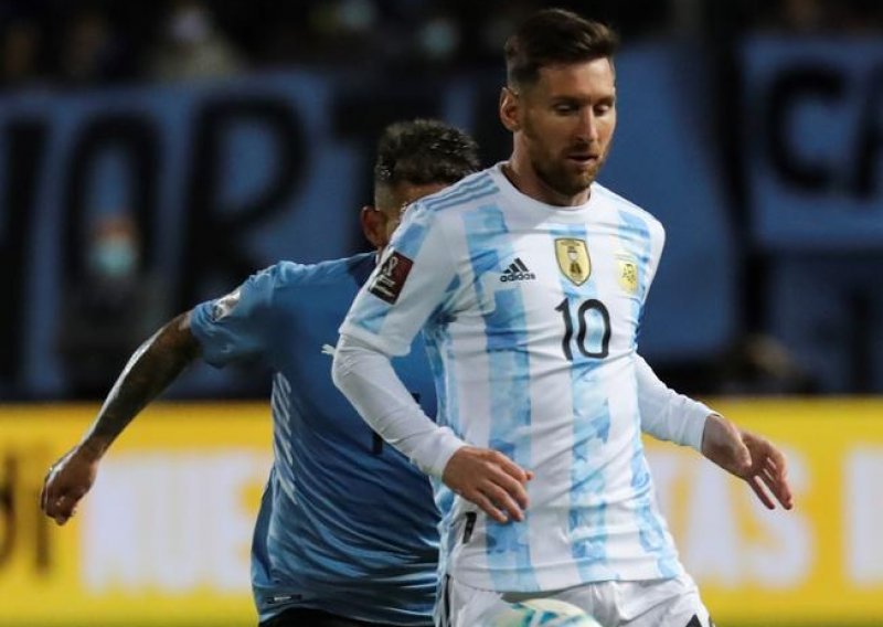 [FOTO] Argentina u južnoameričkom nogometnom clasicu bolja od Urugvaja; za 'gauče' je nakon pauze zbog ozljede zaigrao i Leo Messi