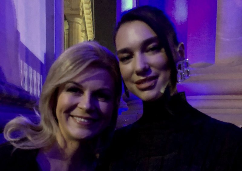Kolinda Grabar-Kitarović nazočila gala događanju u Washingtonu pa se pohvalila selfijem s Dua Lipom