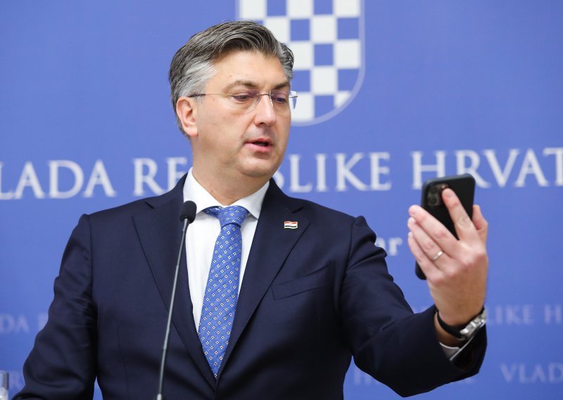 Plenković pozvao one koji oklijevaju da se cijepe jer je cjepivo sigurno