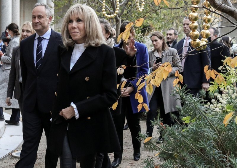 Nepogrešiva modna formula: Brigitte Macron ponovno briljira u bezvremenskim komadima