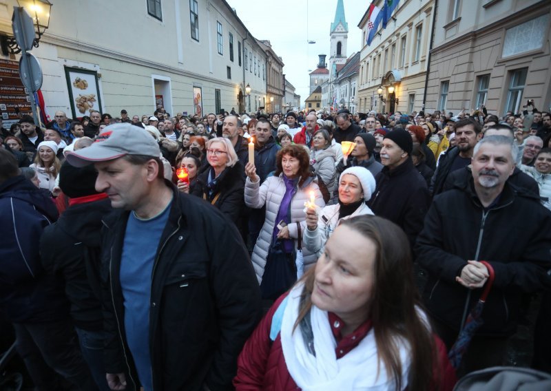 Prosvjednici i večeras na Markovu trgu: Necijepljeni ne zaslužuju otkaze!