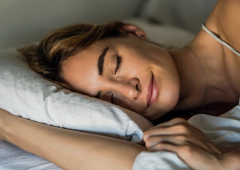 Srčani problemi mogu se smanjiti odlaskom na spavanje baš u ovo vrijeme, a evo koji su sati najrizičniji