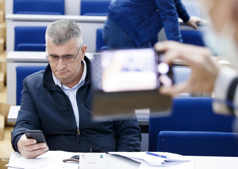 U Sinju bez ograničenja, gradonačelnik Bulj objavio: Gradska uprava neće dijeliti ljude niti im ograničavati temeljna ljudska prava i slobode!