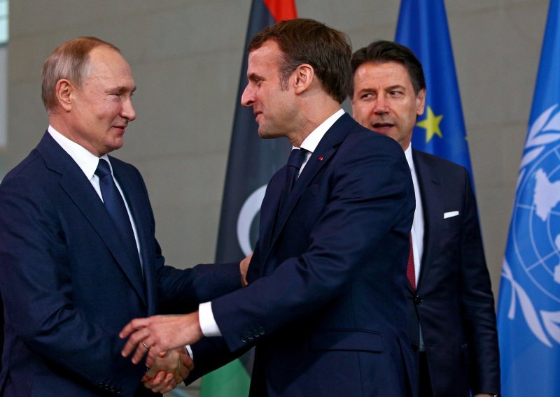 Macron i Putin razgovarali telefonom; složili se da je potrebno smiriti migrantsku krizu u Bjelorusiji