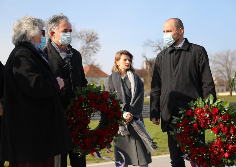 [FOTO] Milošević: Ne mislim da Pupovac treba biti u koloni, mi smo spremni pružiti ruku pomirenja