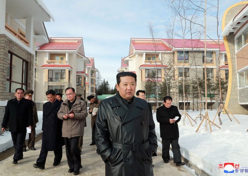 Kim Jong Un posjetio novoizgrađeni grad, 'socijalističku utopiju' na granici s Kinom