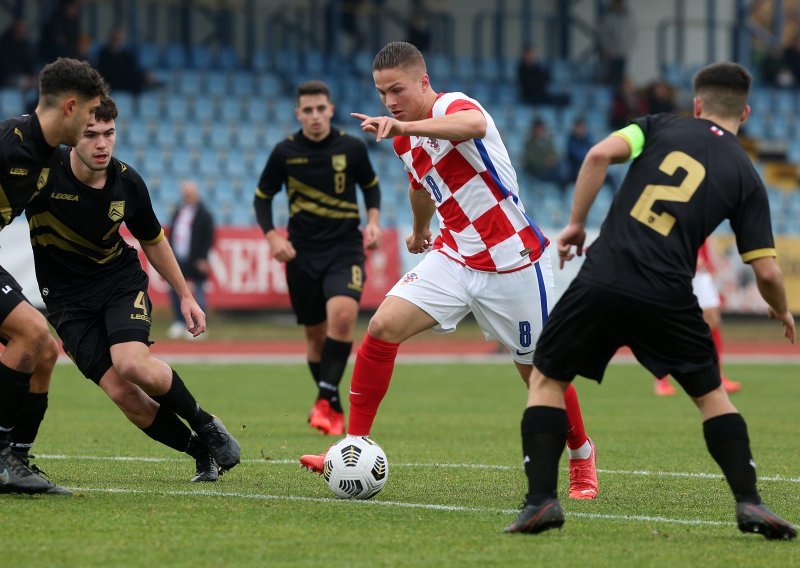 Ivanović zabio pa zaradio crveni karton; 'mali vatreni' su remijem sa Škotima ipak izborili Elitnu rundu za plasman na Euro