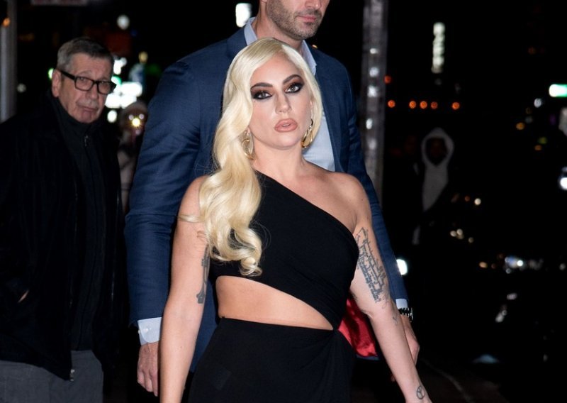 U modnim igrama uspjela je pokazati previše: Lady Gaga zbog ove je haljine doživjela neugodnost