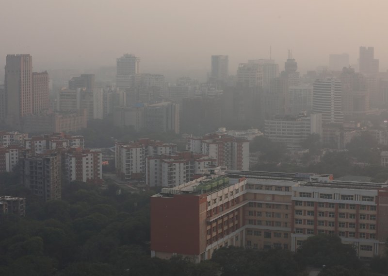 Zbog onečišćenosti zraka u Delhiju zatvorene škole i fakulteti