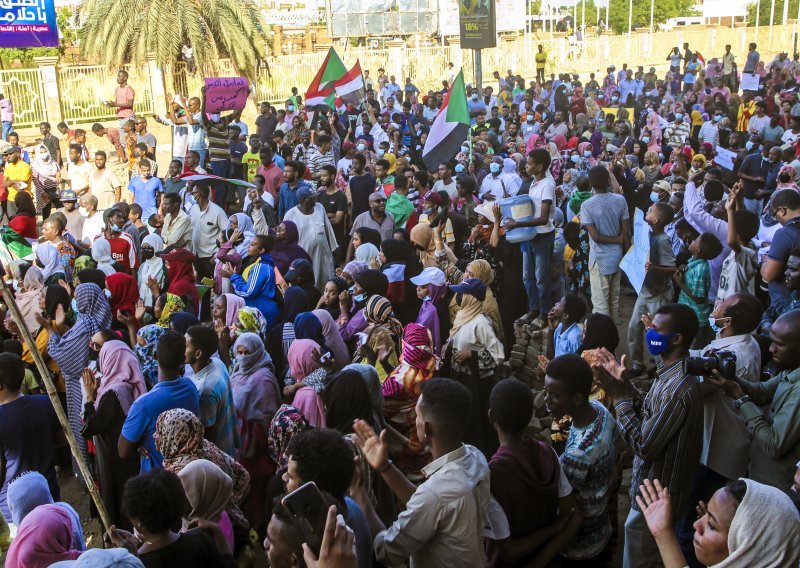Ubijeno najmanje 14 prosvjednika protiv puča u Sudanu
