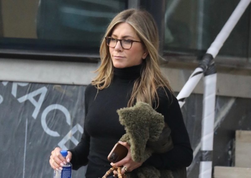 Modni minimalizam ima u malom prstu: Samo Jennifer Aniston može tako dobro izgledati u vrlo jednostavnoj kombinaciji