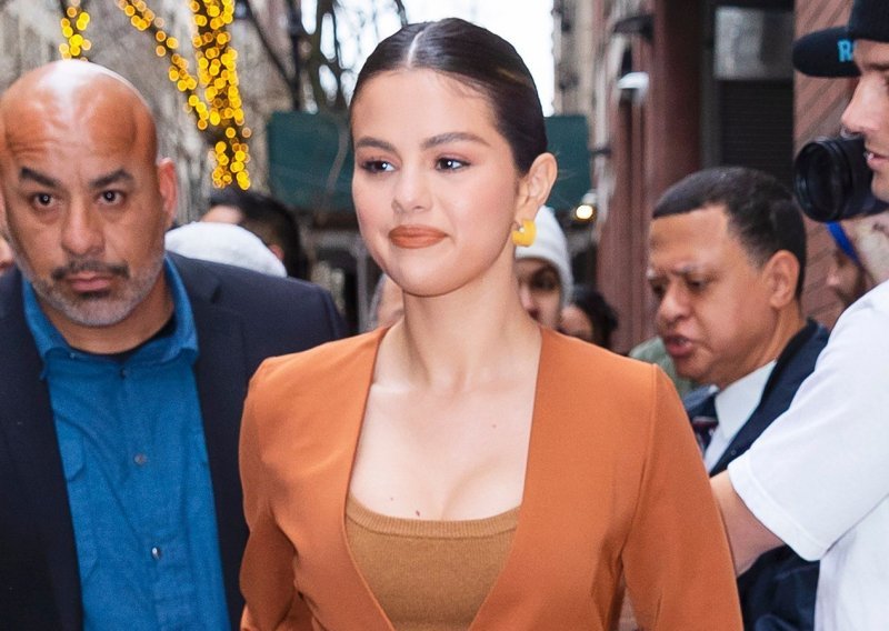 Ovaj njezin stajling skoro je prošao ispod radara, no Selena Gomez otkrila je novi, vrlo izazovan modni brend koji je sada zaludio Hollywood