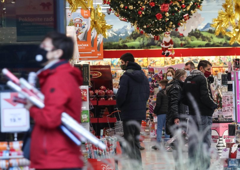 Pandemija utječe na blagdansko raspoloženje, sve je manje onih kojima kupnja božićnih poklona predstavlja zadovoljstvo