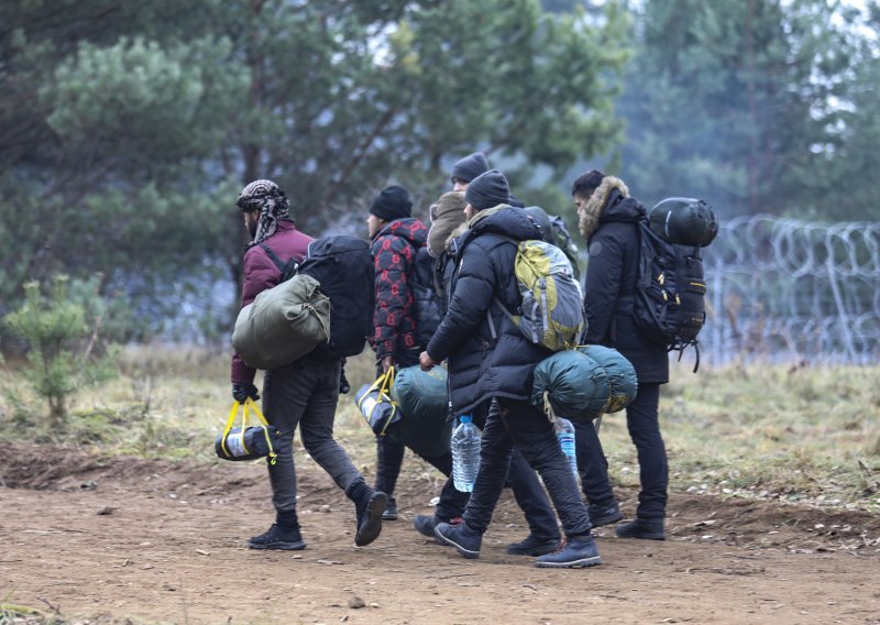 Poljska tvrdi da migranti i dalje stižu iz Bjelorusije, no u manjem broju