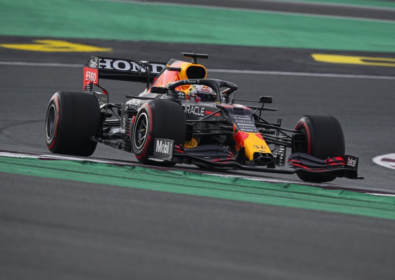 Max Verstappen najbrži na prvom treningu, ali još važnije je za Nizozemca da je doznao konačnu odluku oko zahtjeva Mercedesa da ga se kazni!