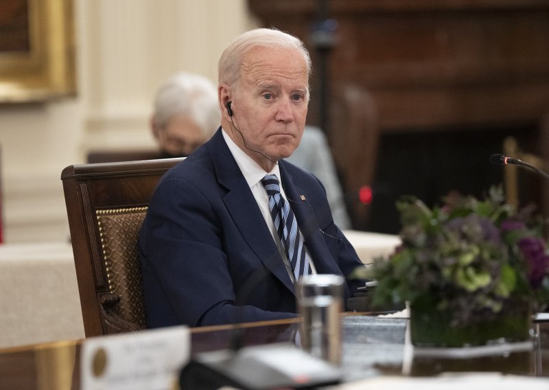 Promukli Biden tvrdi da je samo prehlađen: 'Ovo sam dobio od unuka od godinu i pol koji voli davati poljupce djedu'