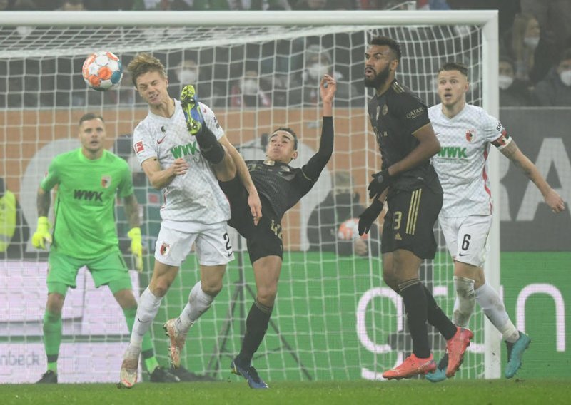 [FOTO] Šokantan poraz Bayerna; Thomas Müller srušio rekord, ali na kraju je ipak slavio Augsburg