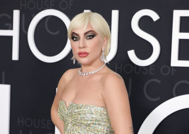 Nije pixie, a nije ni bob: Lady Gaga pokleknula pred najpoželjnijom frizurom sezone