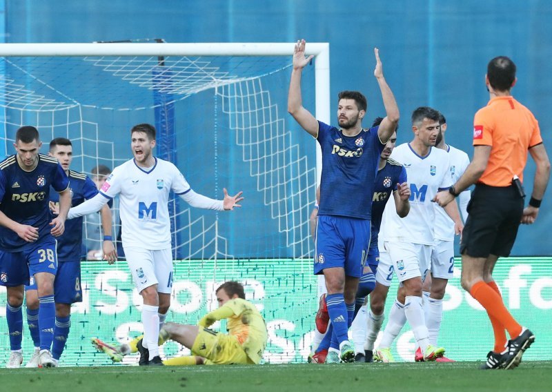 [VIDEO/FOTO] Uzbudljivo na Maksimiru; Osijek prvo šokirao Modre, a u završnici utakmice Petković je fenomenalno pogodio glavom i spasio Dinamu bod!