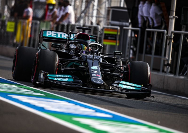 Lewis Hamilton briljantan u kvalifikacijama; na startu utrke će mu za vratom puhati najveći konkurent u ukupnom poretku Max Verstappen