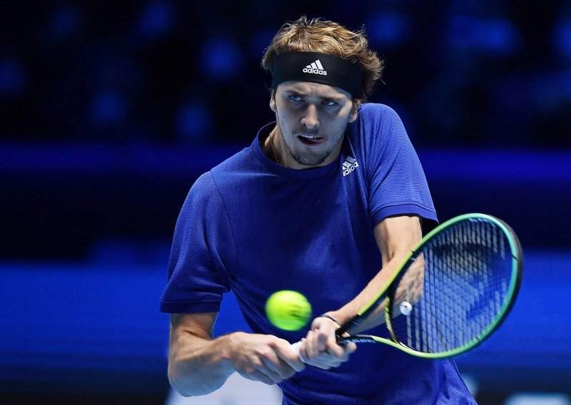 [FOTO] Alexander Zverev u polufinalu ATP Finalsa nadigrao Novaka Đokovića te je prvog tenisača svijeta spriječio u pokušaju da dostigne rekord Rogera Federera