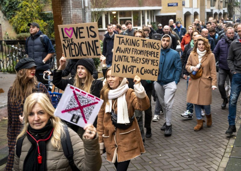 Druga noć nasilja u Nizozemskoj, ozlijeđeno pet policajaca, a sedam osoba uhićeno