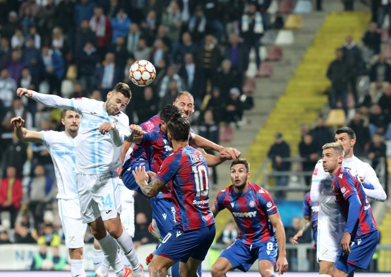 [VIDEO/FOTO] Šokantna završnica 100. Jadranskog derbija; Mlakar u posljednjim trenucima utakmice zabio za slavlje Hajduka