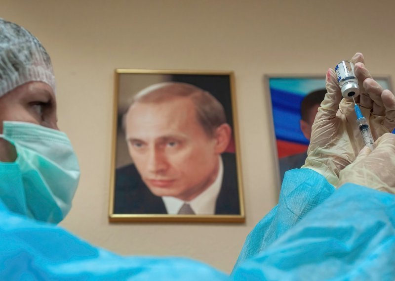 Putin primio treću dozu cjepiva, kaže da je bilo bezbolno
