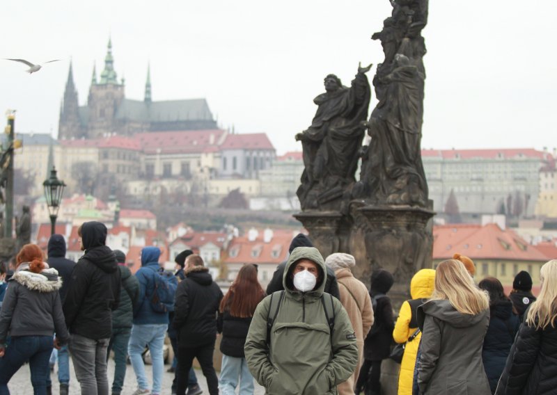 Češka i Slovačka zabranile necijepljenima ulazak u ugostiteljske objekte