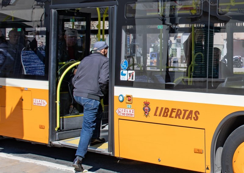 U Dubrovniku potpisan ugovor o nabavi 18 novih autobusa