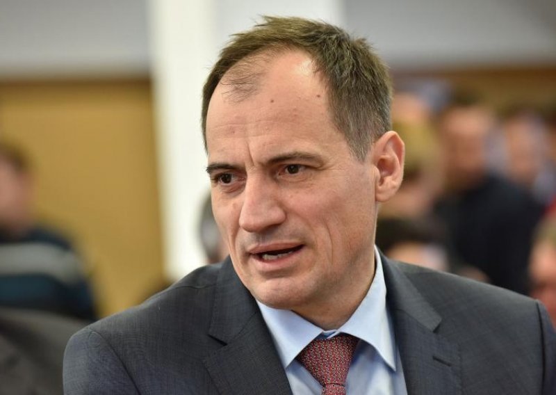 Dobrović podnio neopozivu ostavku u Hrvatskim vodama i opleo po Vladi