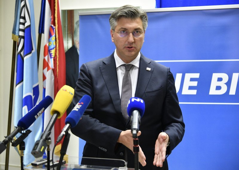 [FOTO] Plenković: U Hrvatskoj neće biti obaveznog cijepljenja. Ručak s Macronom? Neka Milanović objasni zašto ga je odbio