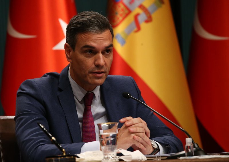 Španjolski premijer novčano kažnjen zbog predizbornog TV intervjua u zgradi vlade