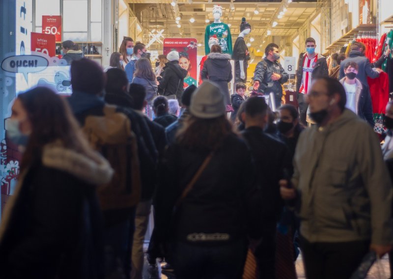 Važno upozorenje bankara građanima: 'Pazite na lažne i primamljive Black Friday ponude'. Uz ovih sedam savjeta zaštitite se od prevaranata koji vas vrebaju