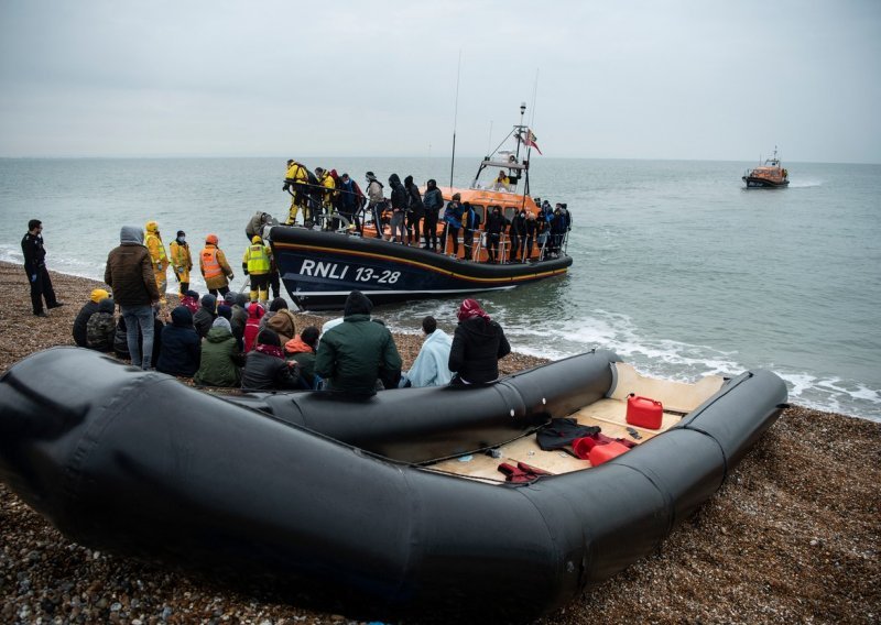 Najmanje 20 mrtvih migranata u brodolomu u La Mancheu