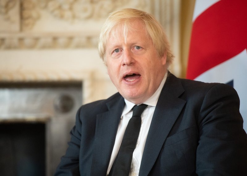 Johnson se suočava s pobunom u parlamentu zbog covid mjera protiv omikrona