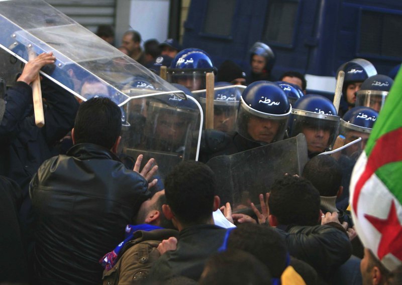 Policija spriječila prosvjede u Alžiru