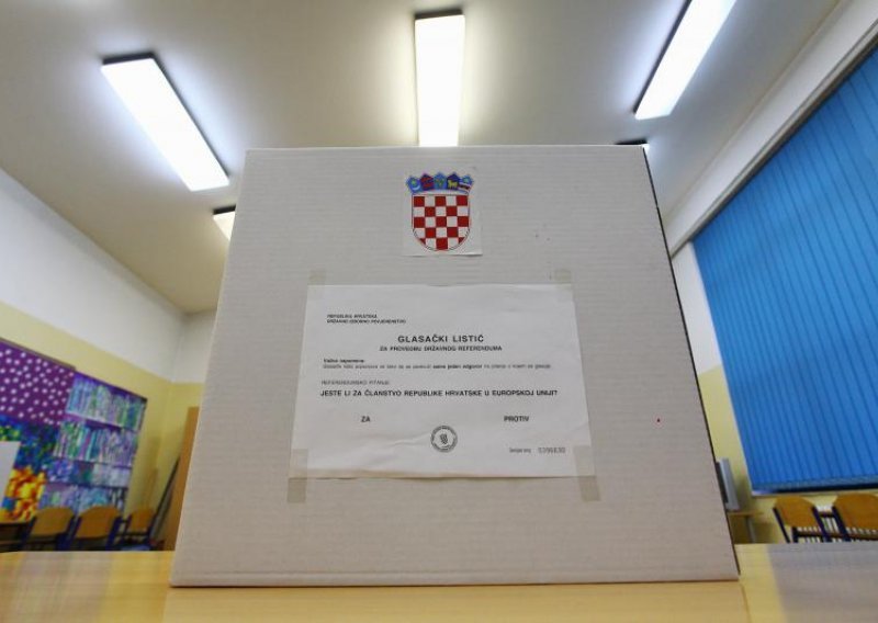 Croatians voting in EU entry referendum