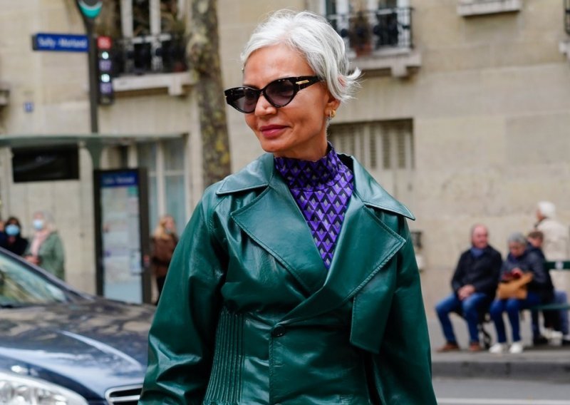 Obožava kršiti modna pravila: Sjedokosa influencerica ponovno osvaja odvažnim outfitom u najpoželjnijoj nijansi ove sezone