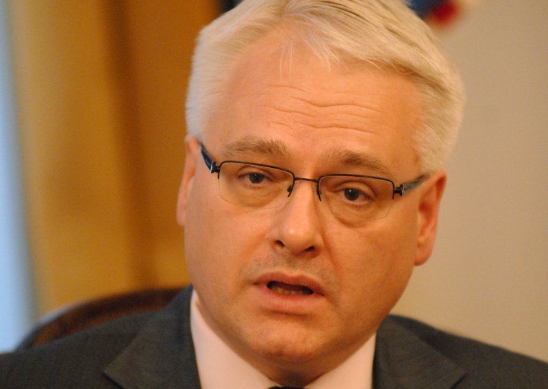 Josipović čestitao Hollandeu na izbornoj pobjedi