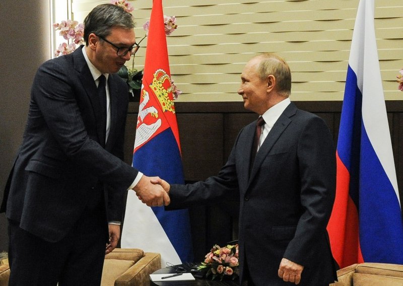 [FOTO] Susreli se predsjednici Srbije i Rusije: Vučić se pohvalio da mu je Putin postavio čak 90 pitanja