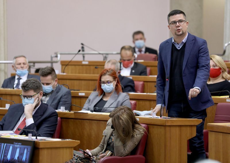 [VIDEO] Žestoki sukob u Saboru: Socijaldemokrat Hajduković vikao HDZ-ovcima da su članovi kriminalne organizacije, Reiner mu oduzeo riječ i udaljio ga sa sjednice