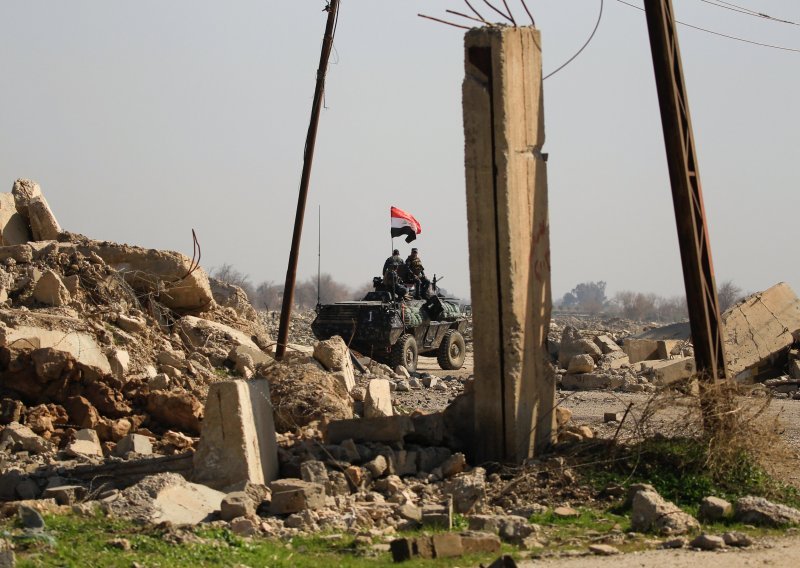 Jak udarac Islamskoj državi: Iračke snage zauzele zračnu luku u Mosulu